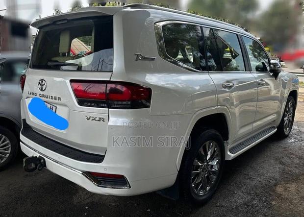 Toyota Land Cruiser 3.5 V6 2022 White