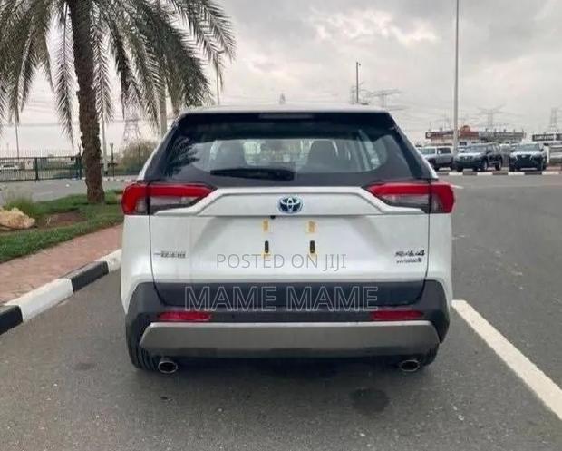 New Toyota RAV4 Hybrid 2024 White