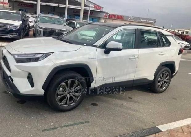 New Toyota RAV4 Hybrid 2024 White
