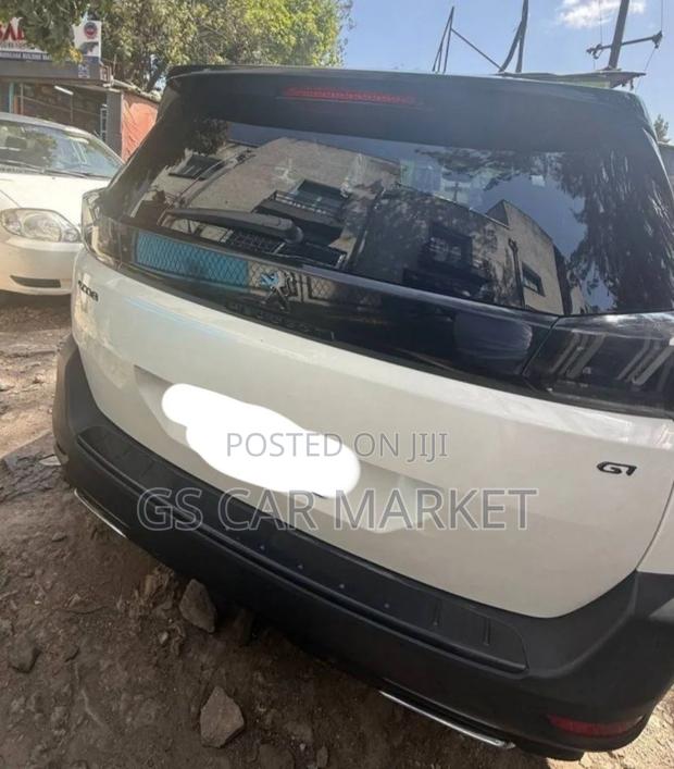 Peugeot 5008 2022 White