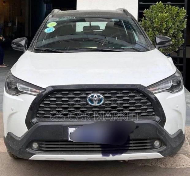 Toyota Corolla Cross Hybrid 2024 White