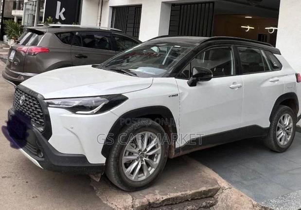 Toyota Corolla Cross Hybrid 2024 White