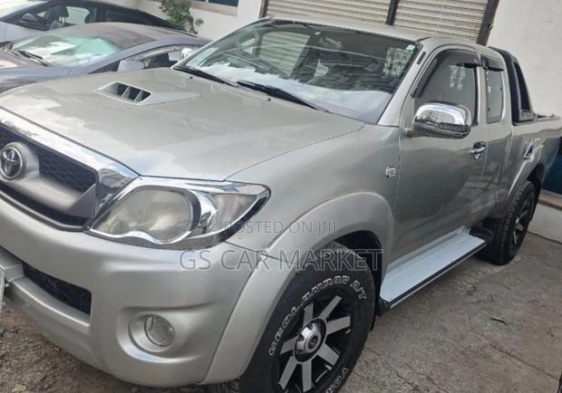 Toyota Hilux 2009 Silver