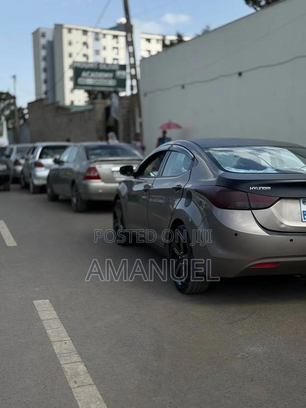 Hyundai Elantra 2012 Brown
