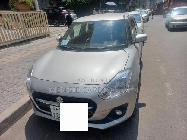 Suzuki Swift 2022 Silver
