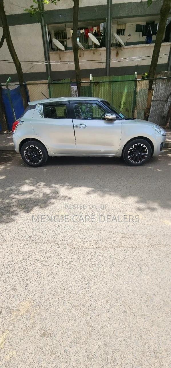 Suzuki Swift 2022 Silver
