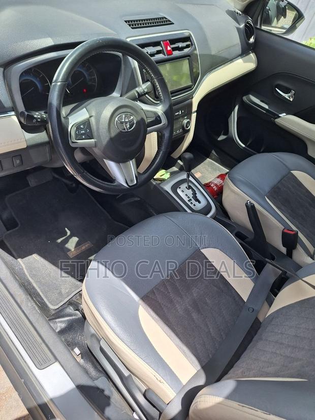 Toyota Rush 2022 Silver