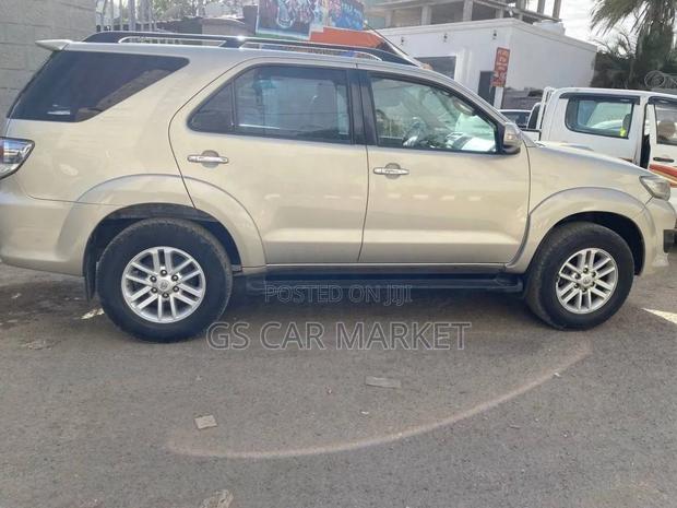 Toyota Fortuner 2012 Silver