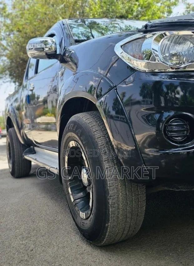 Toyota Hilux 2011 Black
