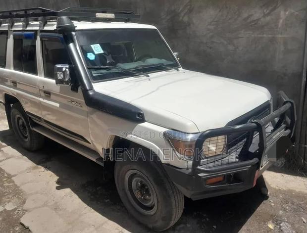 Toyota Land Cruiser 2014 White