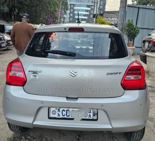 Suzuki Swift 2021 Silver