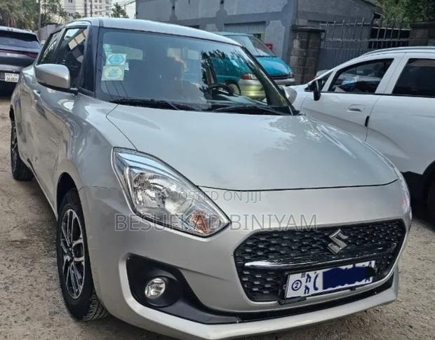 Suzuki Swift 2021 Silver