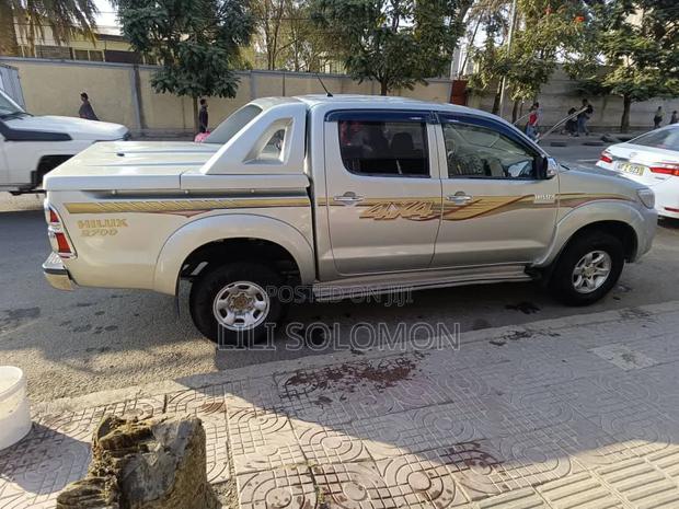 Toyota Hilux 2012 Silver