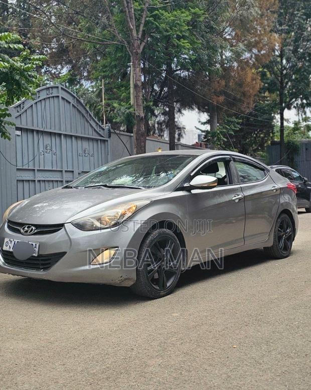 Hyundai Elantra 2012 Silver