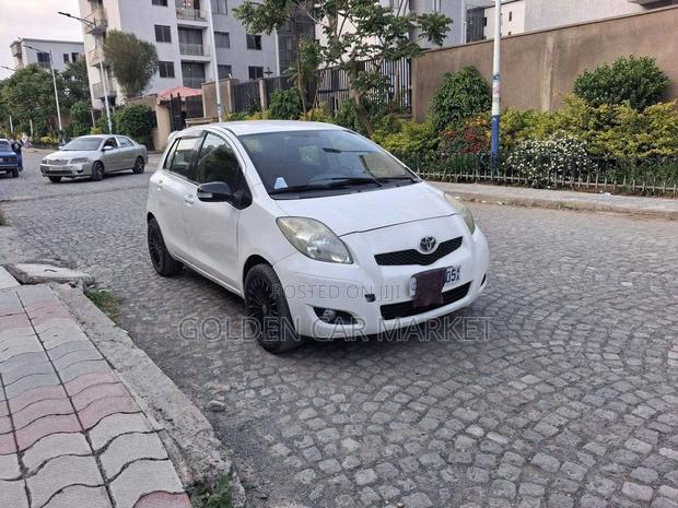 Toyota Yaris 2010 White