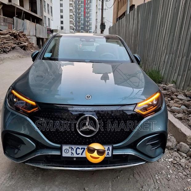 Mercedes-Benz EQE 2024 Blue