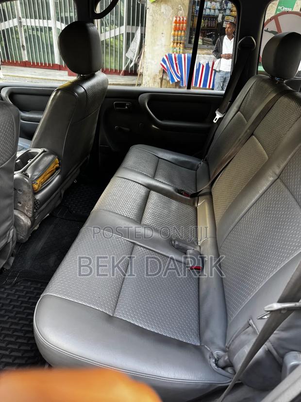 Toyota Land Cruiser 2005 White