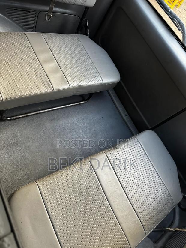 Toyota Land Cruiser 2005 White
