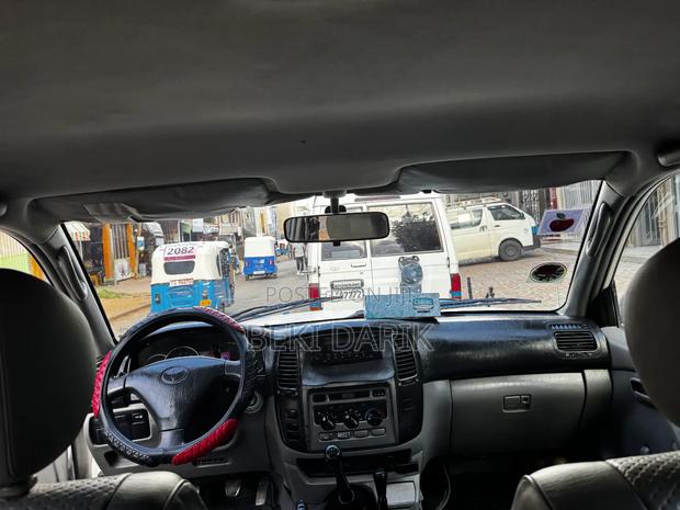 Toyota Land Cruiser 2005 White