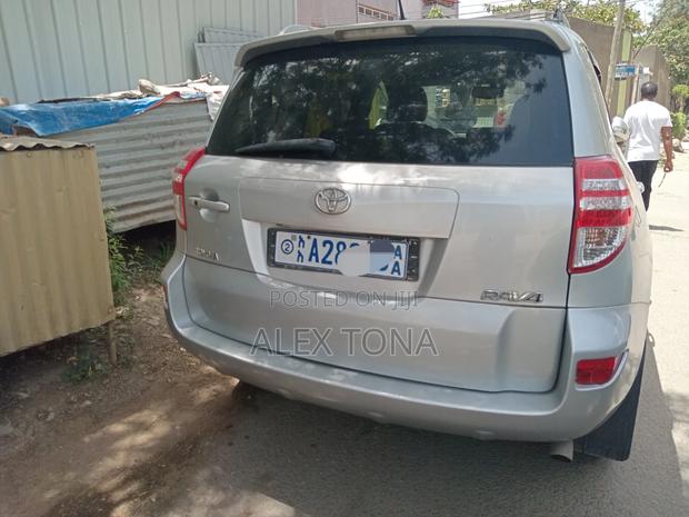 Toyota RAV4 2011 Silver