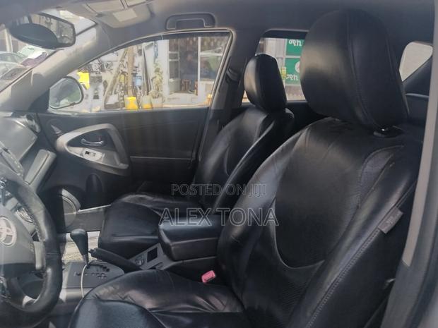 Toyota RAV4 2011 Silver