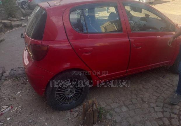 Toyota Vitz 1.0 FWD 5dr 2004 Red