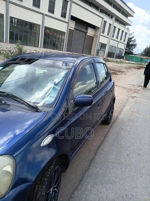 Toyota Vitz 2001 Blue