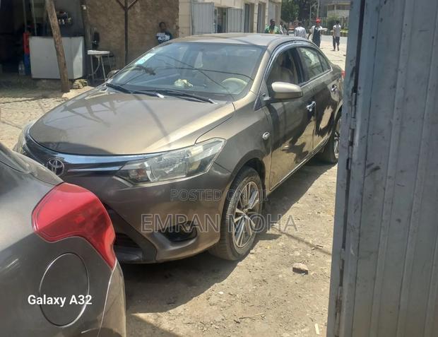 Toyota Yaris 2016 Brown