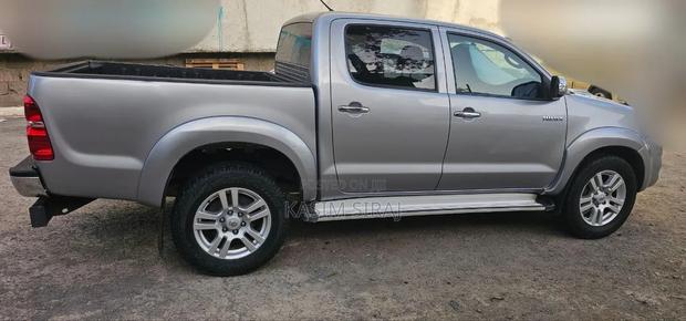 Toyota Hilux SR 4x4 2015 Silver