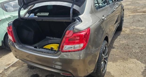 Suzuki Dzire 2022 Silver