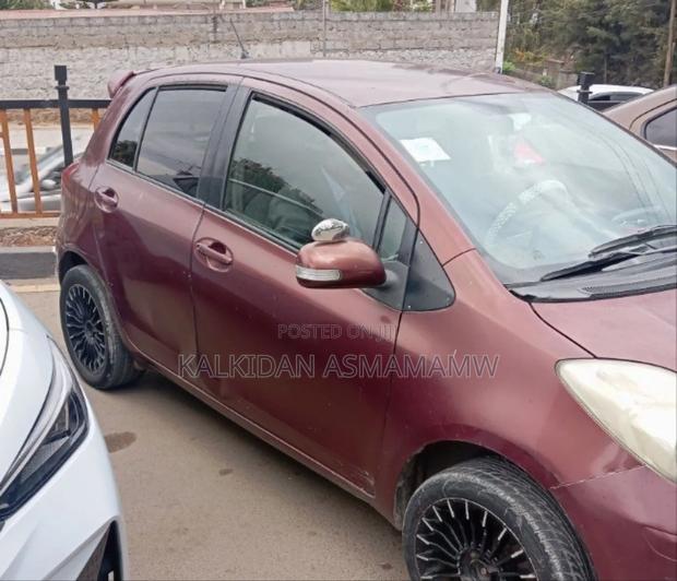 Toyota Yaris 2010 Gray