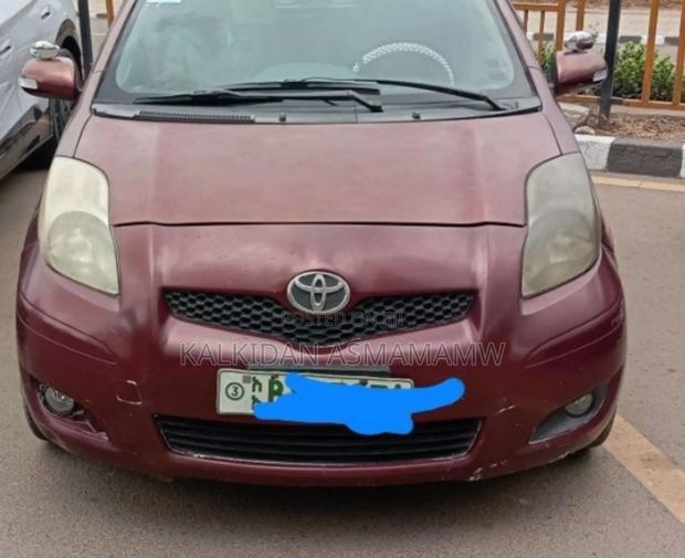 Toyota Yaris 2010 Gray