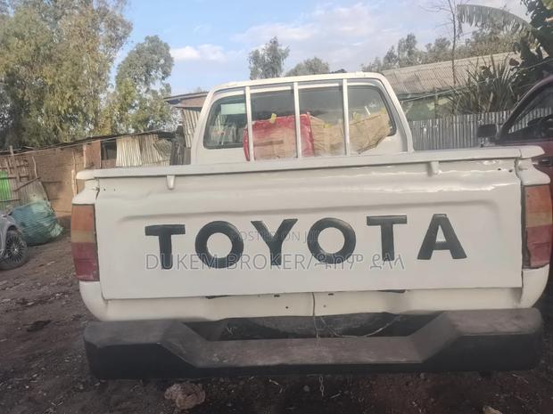 Toyota Hilux 1997 White