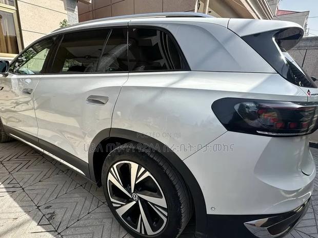 Volkswagen ID.6 2023 Off white