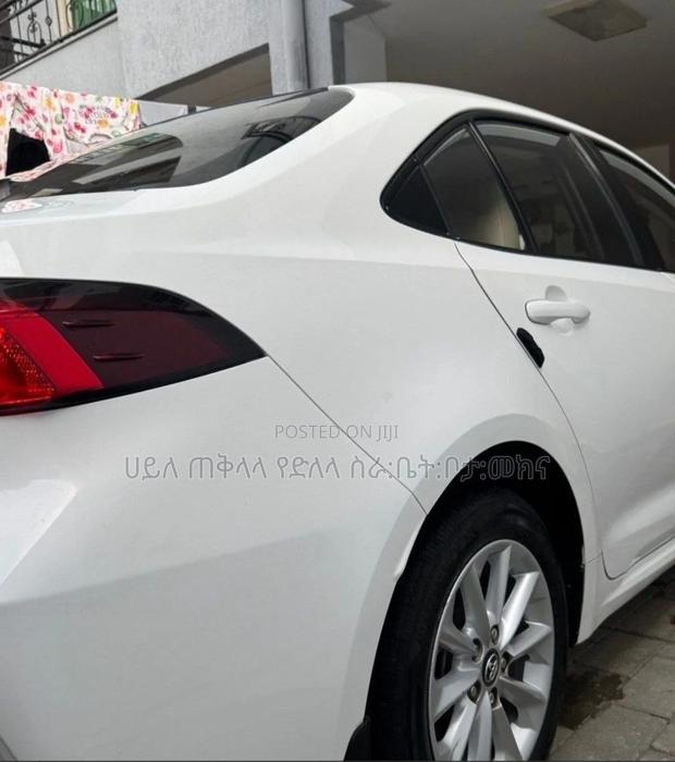 Toyota Corolla 2023 Off white