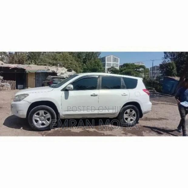 Toyota RAV4 2010 White