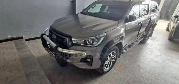 Toyota Hilux 2020 Gray
