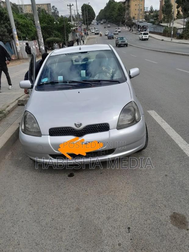 Toyota Vitz 2001 Silver