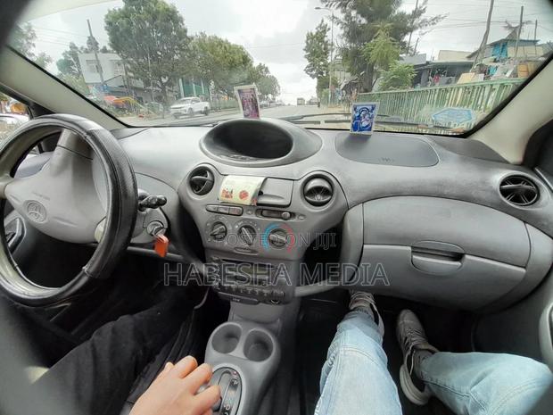 Toyota Vitz 2001 Silver