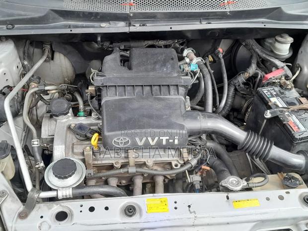 Toyota Vitz 2001 Silver