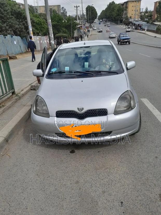 Toyota Vitz 2001 Silver