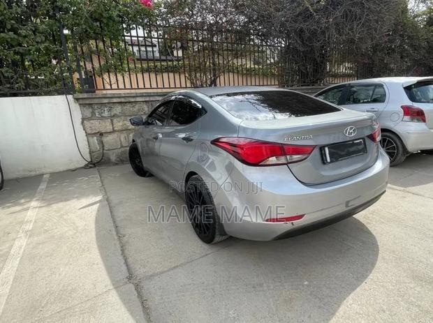 Hyundai Elantra 2015 Silver