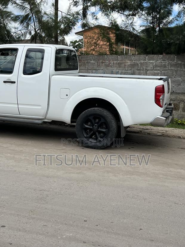 Nissan Navara 2.5 dCi 2012 White