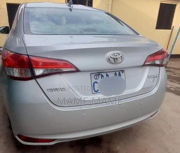 Toyota Yaris 2021 Silver