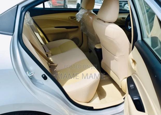 Toyota Yaris 2021 Silver