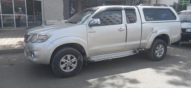 Toyota Hilux 2014 Gold