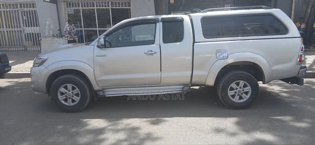 Toyota Hilux 2014 Gold
