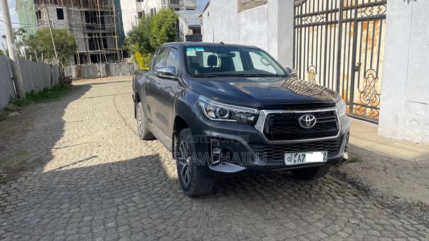 Toyota Hilux 2018 Gray