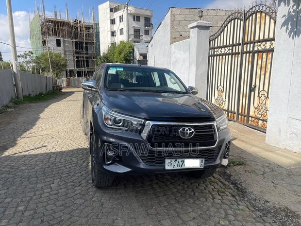 Toyota Hilux 2018 Gray