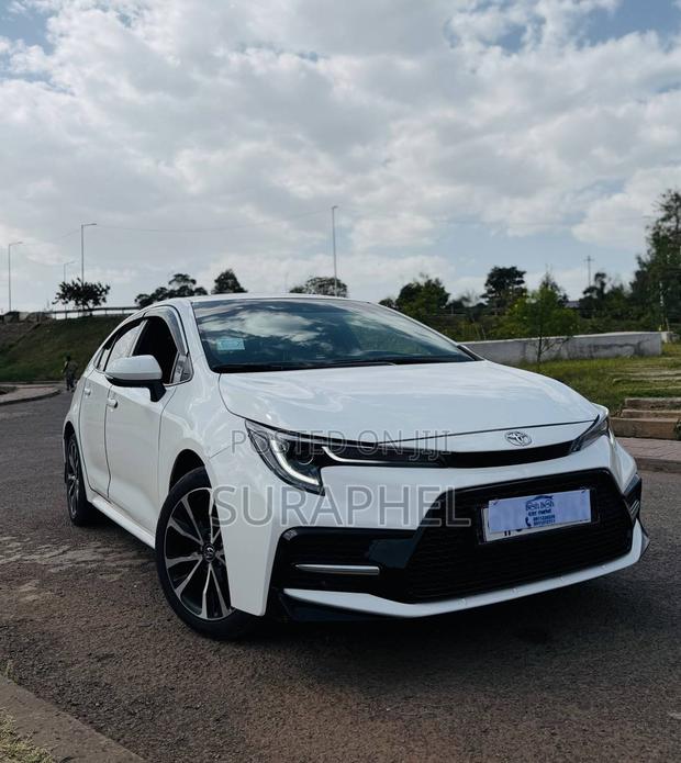 Toyota Corolla LE 2023 White